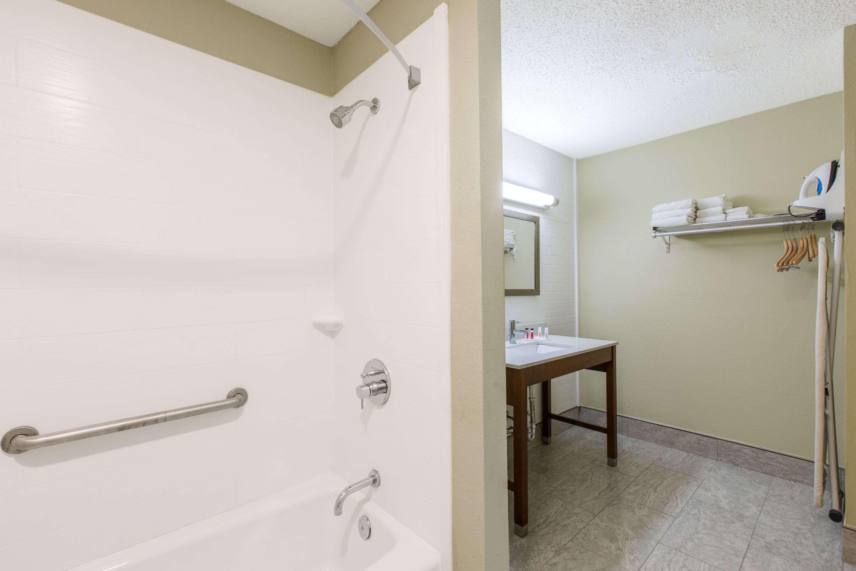 Days Inn & Suites Big Spring Esterno foto